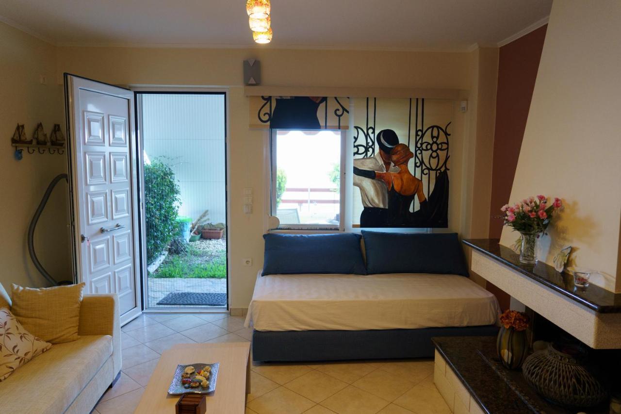 Loutsa By The Sea Apartment Exterior foto
