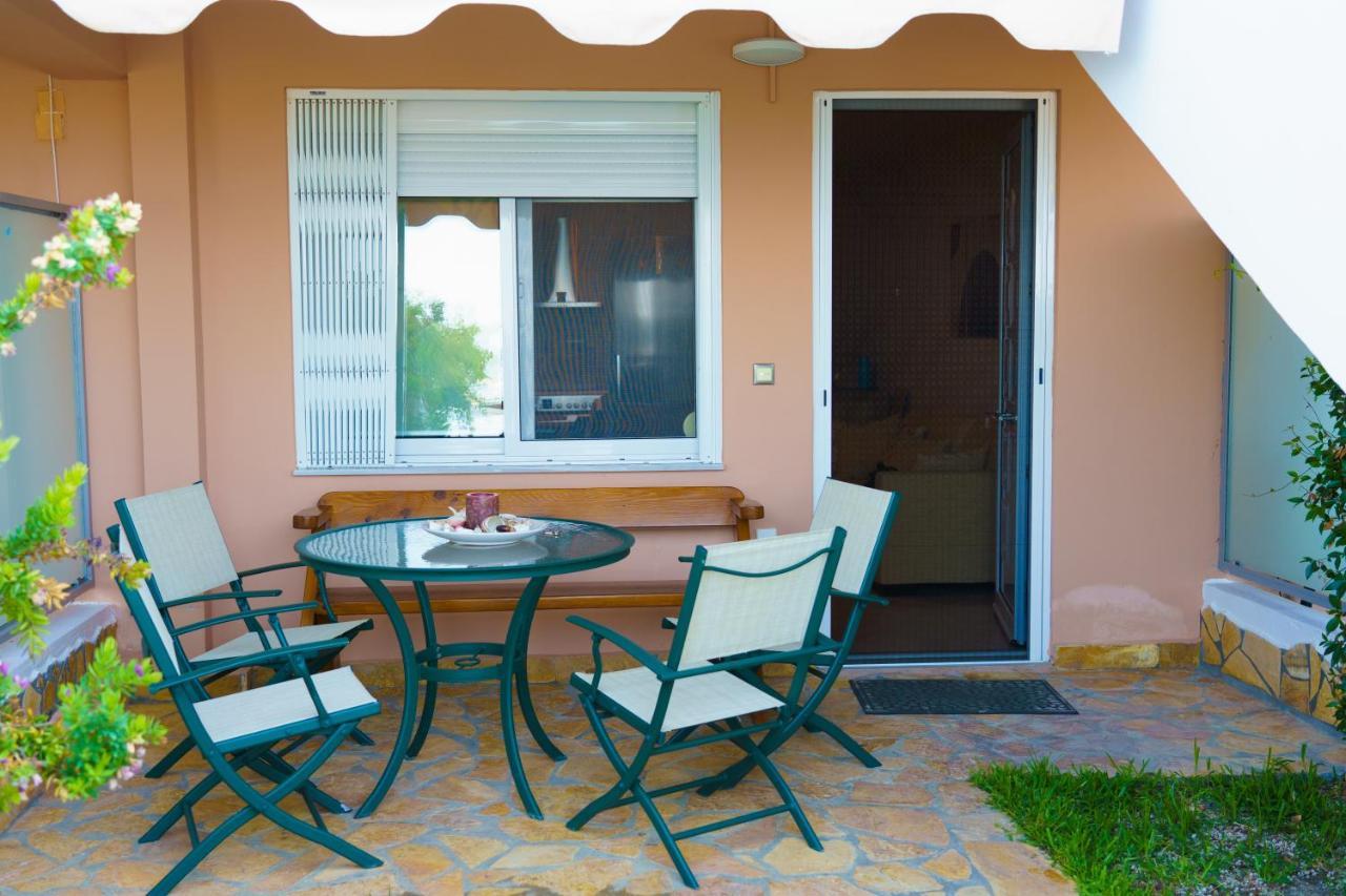 Loutsa By The Sea Apartment Exterior foto