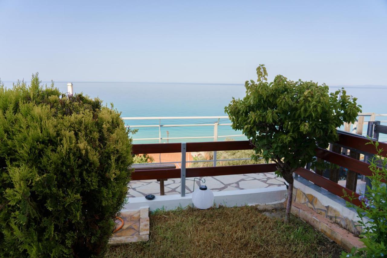Loutsa By The Sea Apartment Exterior foto