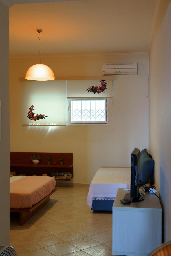 Loutsa By The Sea Apartment Exterior foto