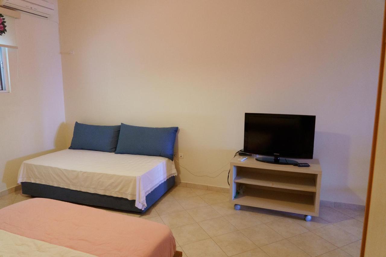 Loutsa By The Sea Apartment Exterior foto